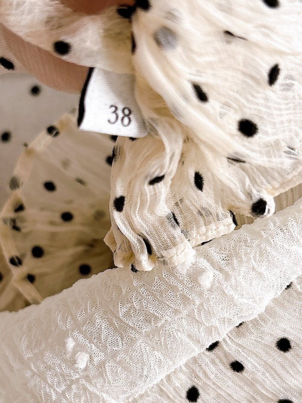 95% NEW SANDRO DRESS, SIZE 38 - Picture 4 of 7